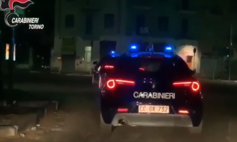 Aggredisce e sbatte a terra una donna di 29 anni, arrestato nigeriano in Barriera