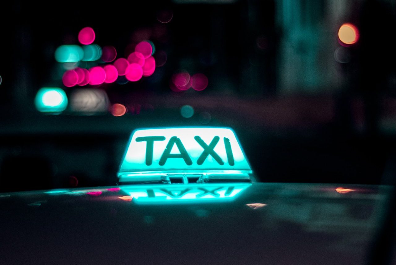Trasporto abusivo di passeggeri: continua il business dei “black taxi” a Porta Palazzo