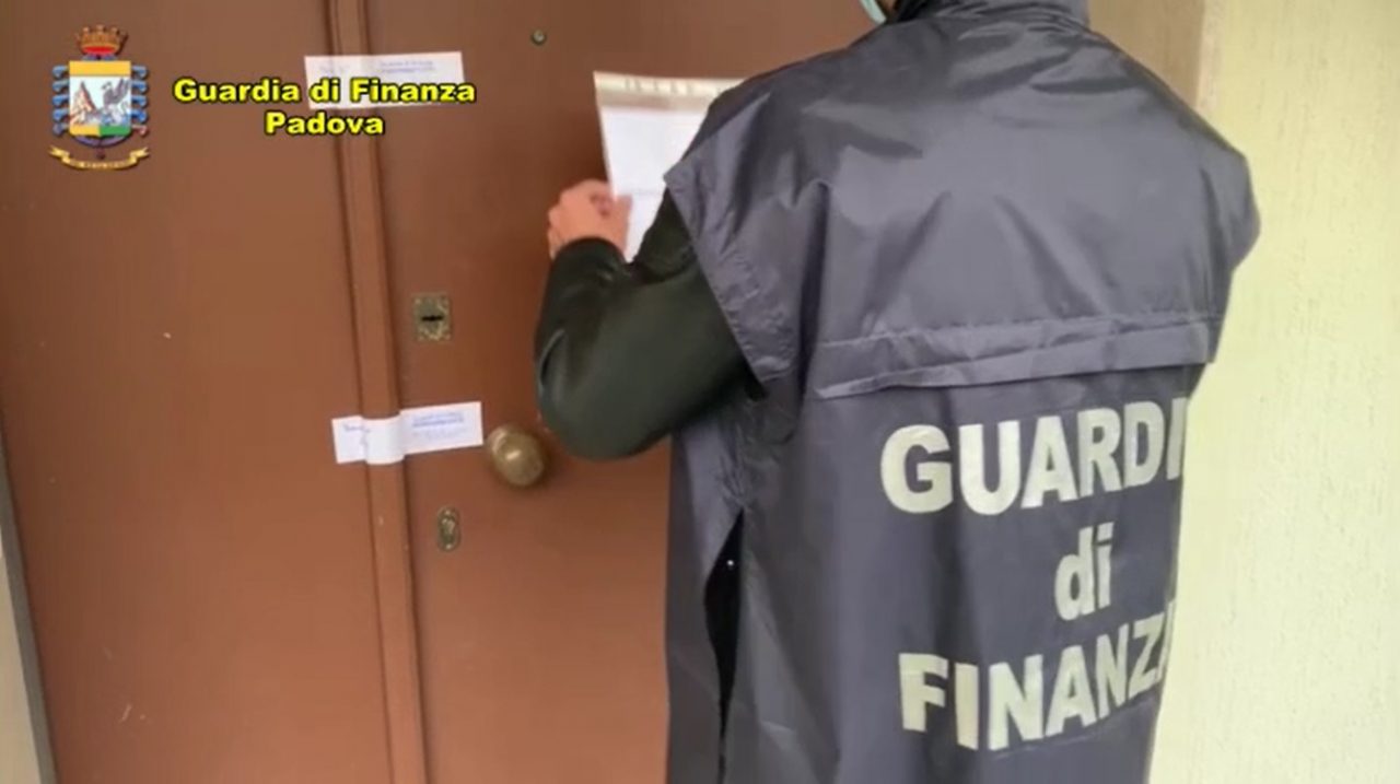 Maxi frode Iva nel settore hi-tech, sgominato gruppo criminale: 7 indagati