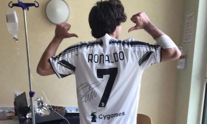 La Juventus dona una maglietta di Ronaldo ad un giovane paziente di Milano