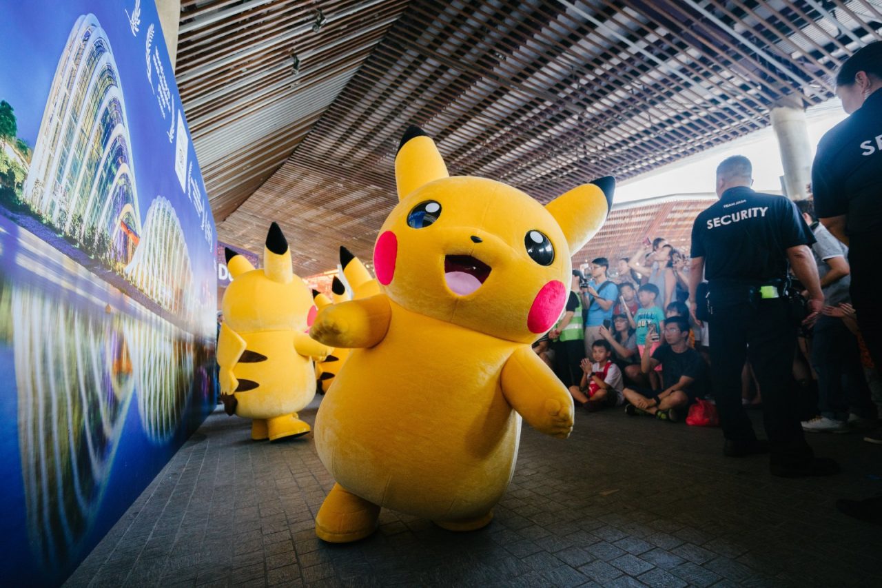 Tentano di fare scorta (gratis) di giochi Pokemon, ma vengono notati ed arrestati