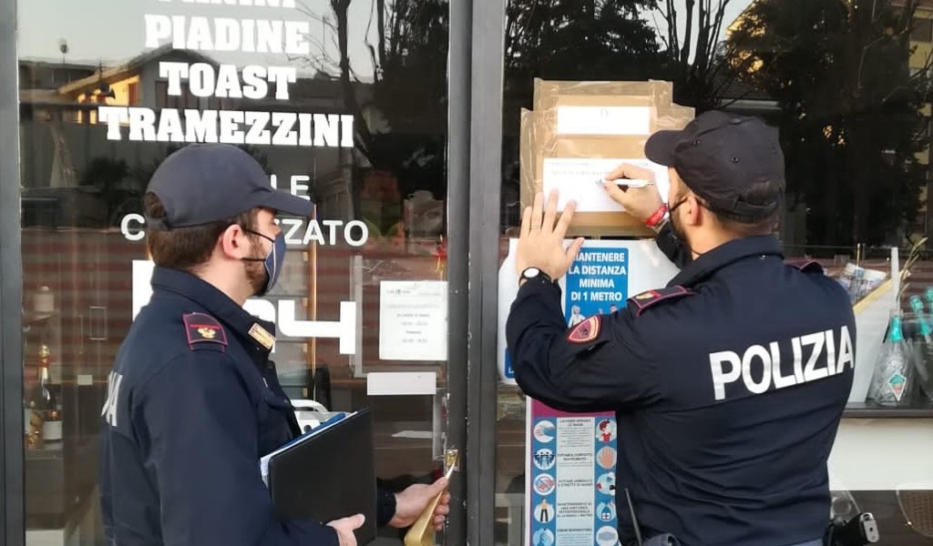 Saracinesca abbassata ma al bar si vendono alcolici: scatta la chiusura