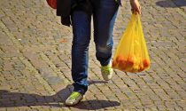 Sequestrata una tonnellata di sacchetti di plastica non compostabili al mercato di Porta Palazzo
