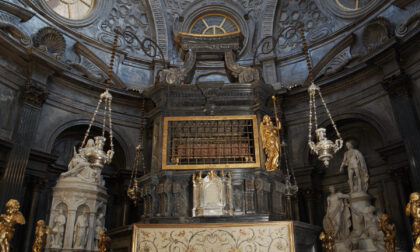 Cappella della Sindone: concluso il restauro dell'altare di Antonio Bertola