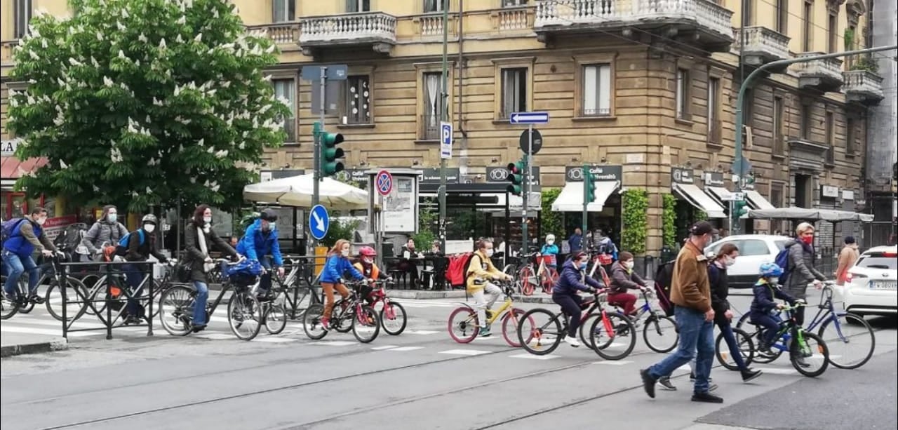 Tutti in sella alla bici per andare a scuola: è il Bike to school
