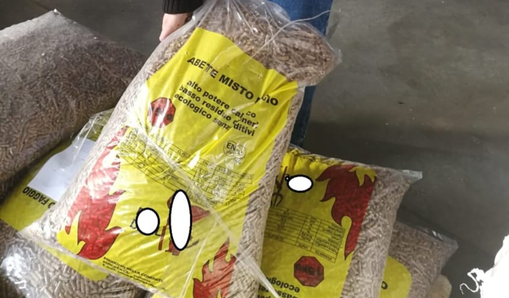 Sequestrate 25 tonnellate di pellet contraffatto, quattro persone denunciate