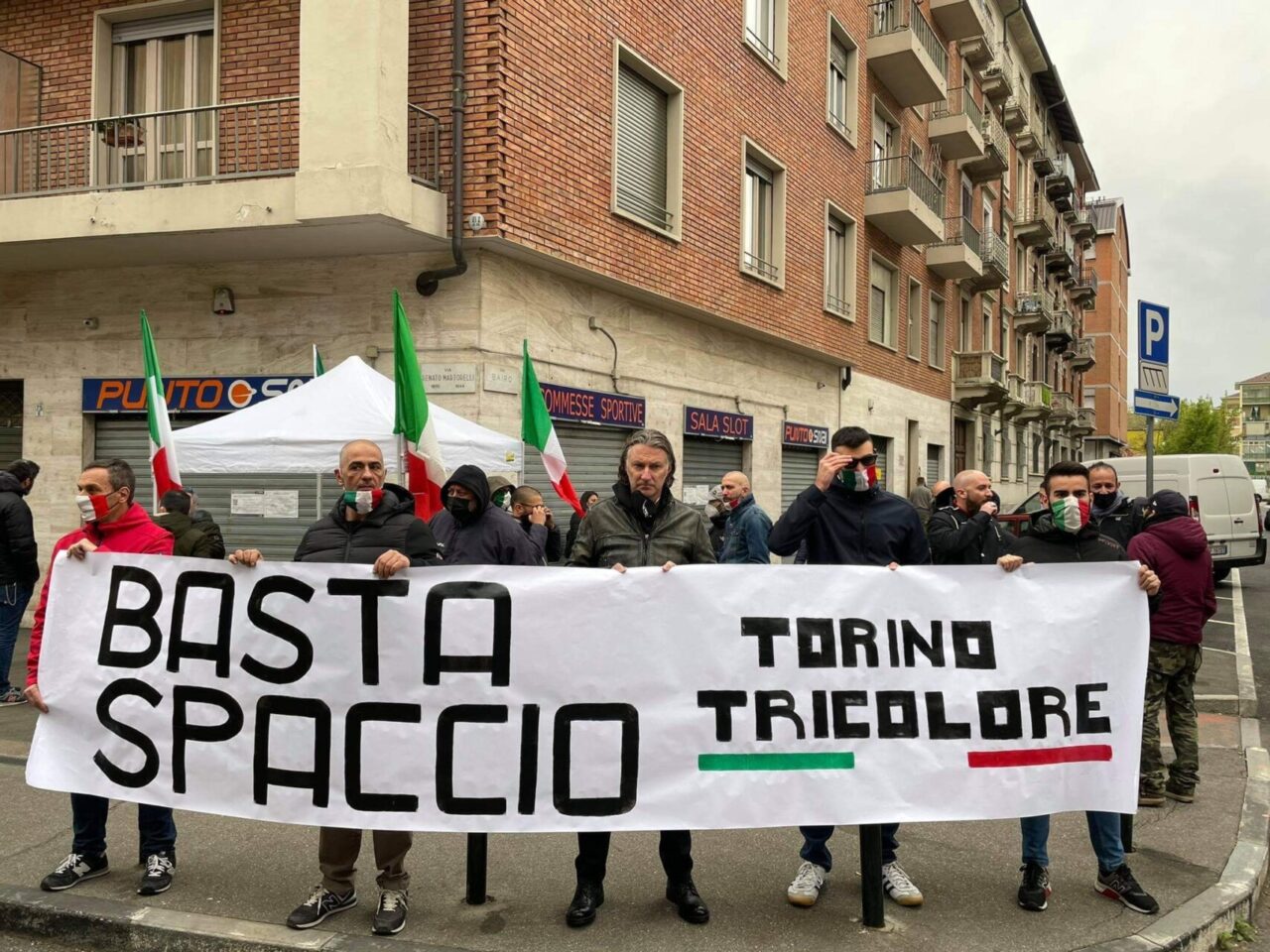 Torino Tricolore e commercianti contro lo spaccio LE FOTO