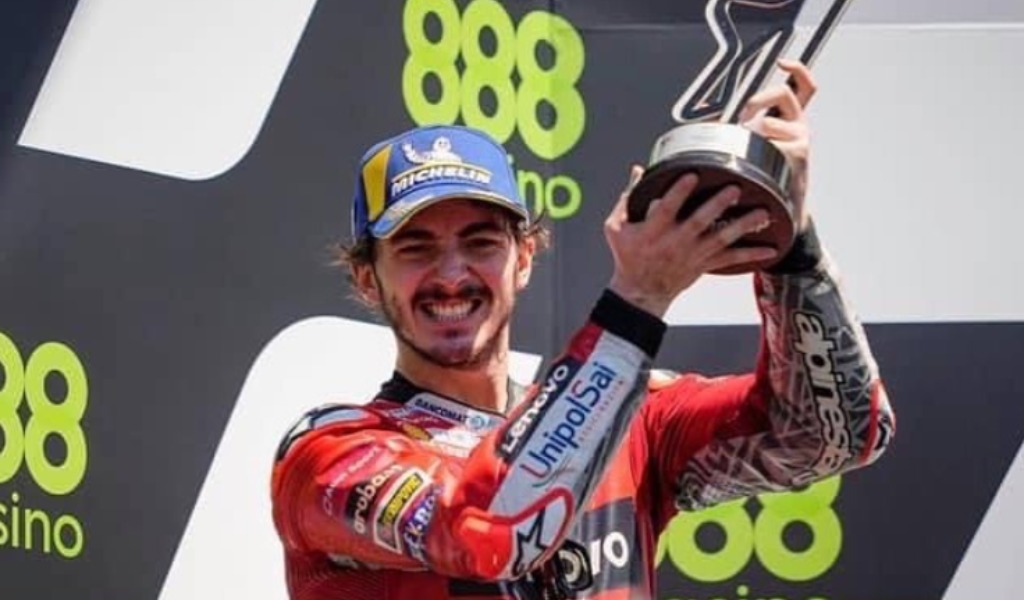 Moto Gp, uno strepitoso Pecco Bagnaia parte undicesimo e arriva secondo