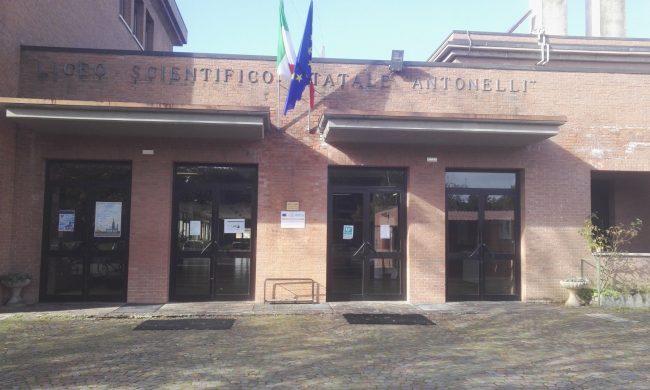 Insegnante di liceo no vax e “no mask” sospesa fino a fine anno