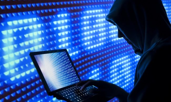 Frodi informatiche, sgominata banda: spiavano mail aziendali durante transazioni commerciali