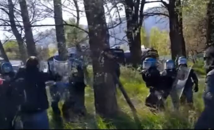 Cariche, pestaggi e occupazioni: a San Didero va in scena lo scontro fra No Tav e Polizia