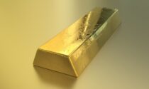 Fa sparire un lingotto d'oro da un chilo: smascherato perito gemmologo di 75 anni