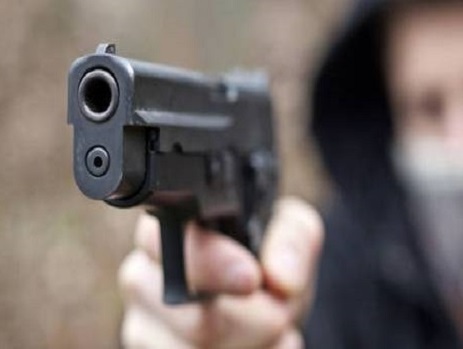 18enne da Torino in Liguria, ruba la pistola a un carabiniere e spara