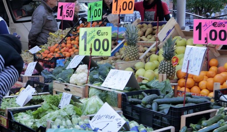 Un mercato diffuso con tutti i commercianti e ristoratori all’aperto: l’idea della Regione per ripartire insieme