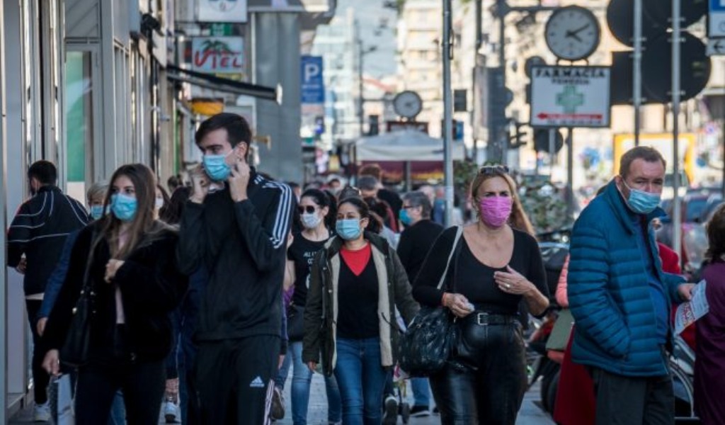 Mascherine e distanziamento funzionano se li adotta il 60% della popolazione