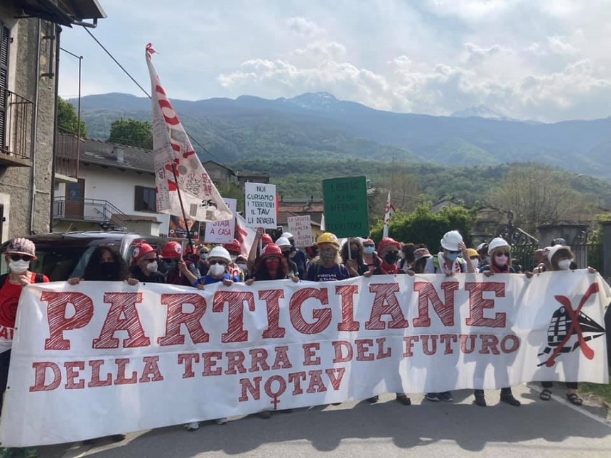 Corteo partigiano in Valsusa: i No Tav mischiano la lotta con la ricorrenza storica