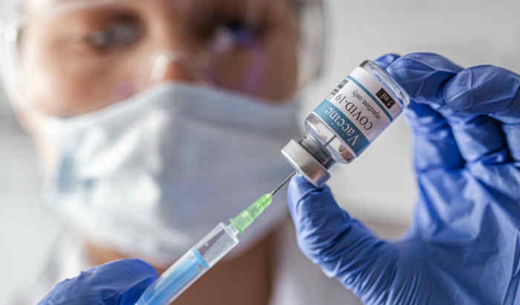 Vaccini over60: oggi al via le prenotazioni online (con qualche intoppo)
