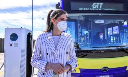 A Torino arrivano i primi quattro bus elettrici: la corsa si paga a bordo con la carta di credito