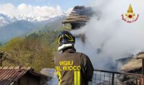 Le foto dell'incendio di un fabbricato rurale: sul posto diverse squadre dei VvF