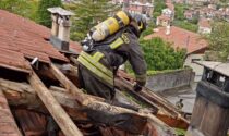 Le foto dell'incendio in una casa bifamiliare a Rubiana: in fiamme il tetto