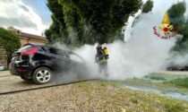 Auto in fiamme nei pressi dell'Abbazia di Casanova, arrivano i Vigili del Fuoco