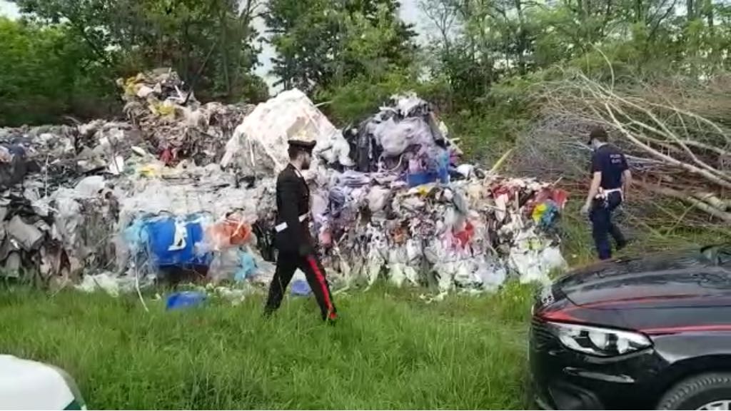 Traffico illecito di rifiuti e riciclaggio, 13 arresti: indagini partite dal Canavese