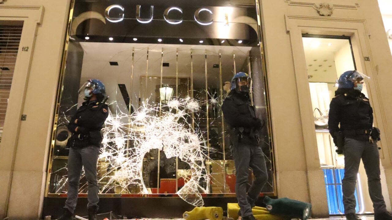 Il rapper Kaprio graziato dal giudice per detenzione di droga: “Favorisce la sua creatività”