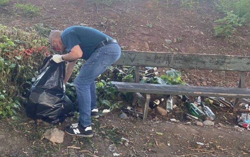 Torino Tricolore pulisce il giardino comunale di via Breglio