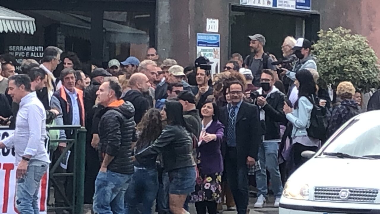 Aperitivo disobbediente a La Torteria: 165 multe
