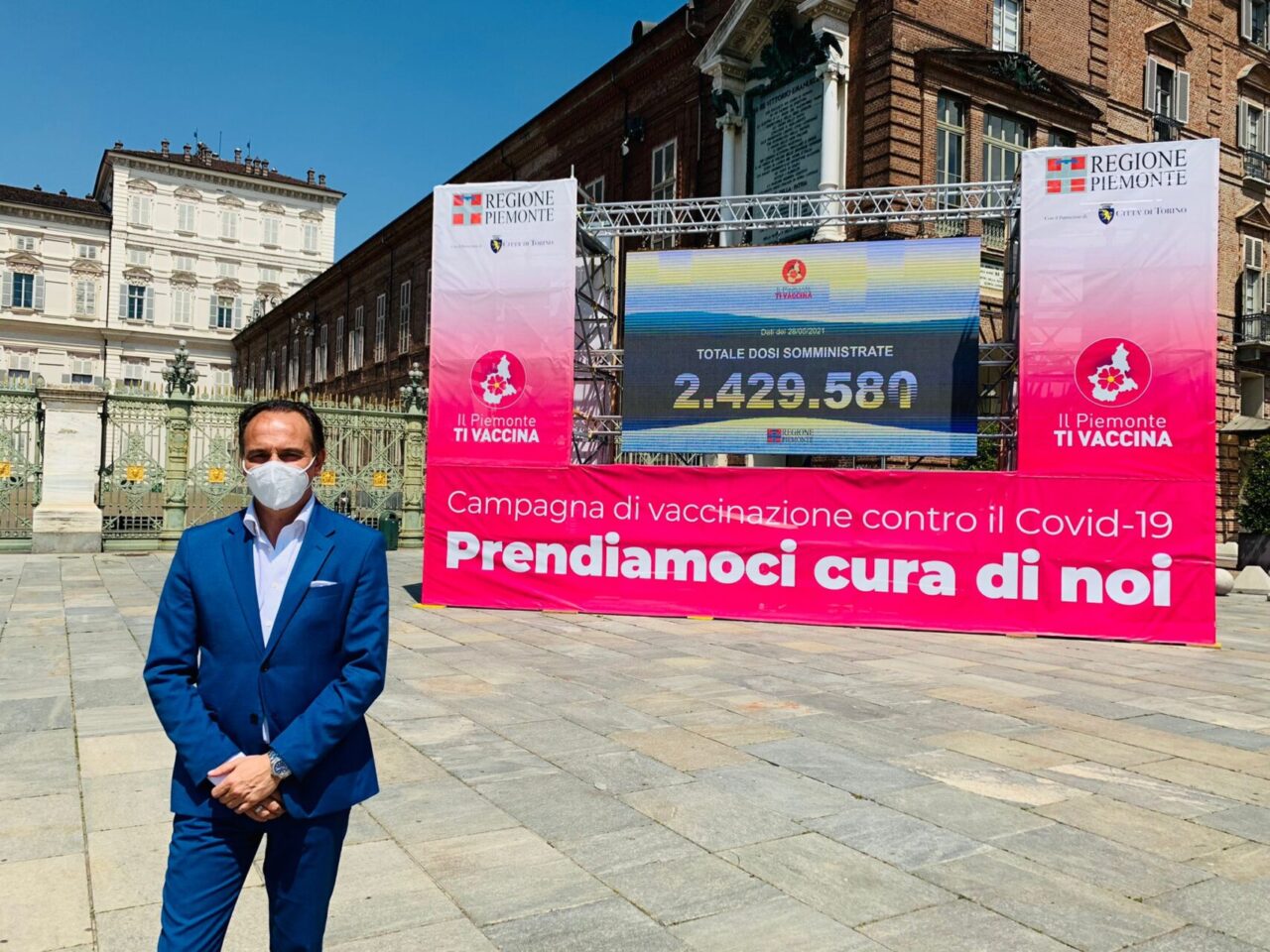 L’hub vaccinale del Valentino parte il 31 maggio con gli over 60 e in piazza Castello spunta “il contatore di vaccini”
