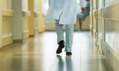 Allarme sanità, i numeri parlano chiaro: i medici piemontesi scappano dagli ospedali scegliendo il privato