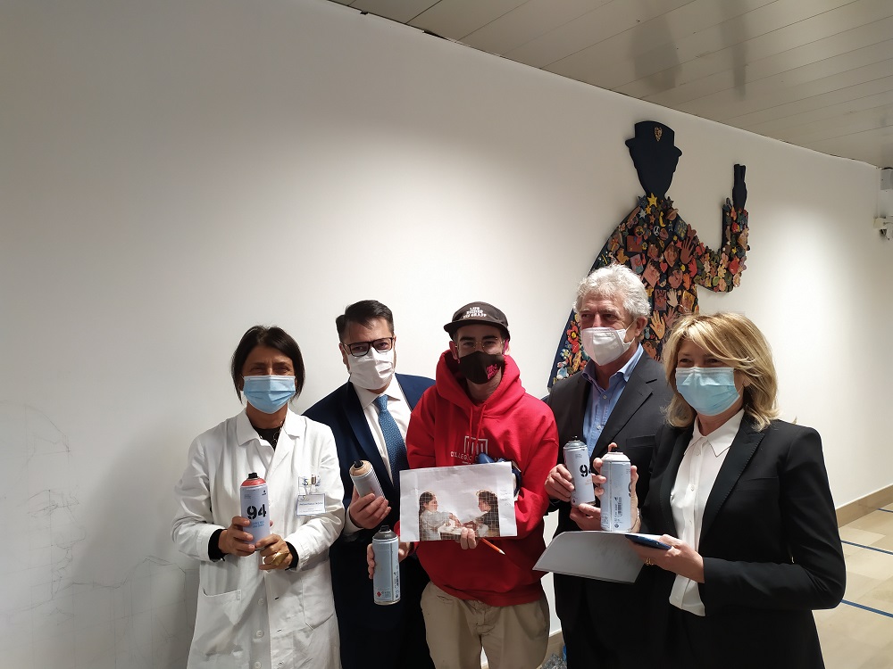 L’arte del XIX entra nei corridoi dell’ospedale Regina Margherita grazie allo urban visual artist Andrea Ravo Mattoni