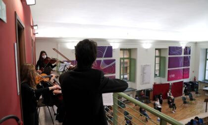 I musicisti del conservatorio allietano i cittadini al Centro Vaccinale dell'Università di Torino