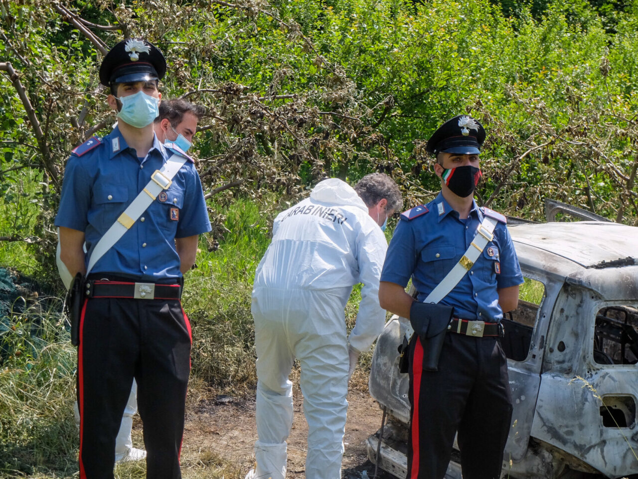 Corpo carbonizzato a Gassino: omicidio o suicidio? Interrogata la proprietaria dell’auto