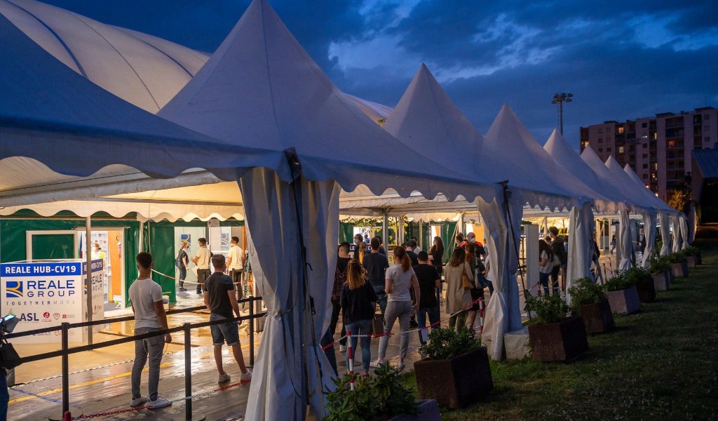 Vaccinazioni Covid: in Piemonte l’open night dedicato ai giovani fa il bis