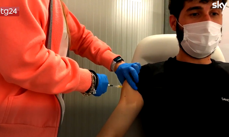 Grande successo le vaccinazioni dei 18-28enni nel weekend, oggi apre l’hub vaccinale al J Medical dell’Allianz Stadium