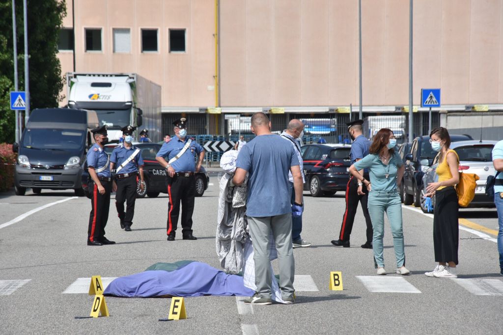 Lucia, la moglie del sindacalista investito e ucciso: “L’ho saputo dai social”