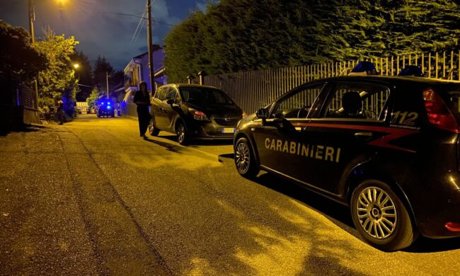 Omicidio-suicidio nel Torinese: uccide la moglie, poi si spara