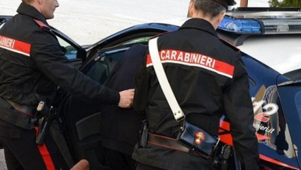 Sequestrano e picchiano 50enne a Rivoli per giorni, arrestati 2 minorenni
