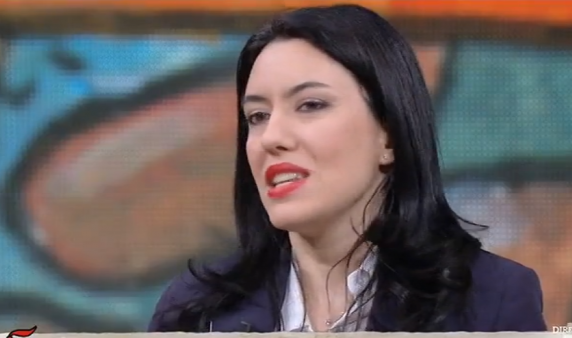 Caso Azzolina e banchi a rotelle: tutta la verità