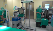 A Torino un robot ha eseguito un impianto di protesi: è la prima volta in Italia