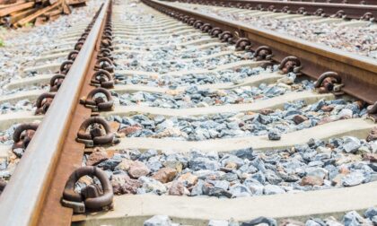 Treno travolge e uccide un uomo: inutili i soccorsi