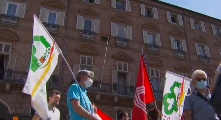 Presidio del sindacato degli inquilini davanti alla Prefettura: “Servono più risorse per dare la casa a tutti”
