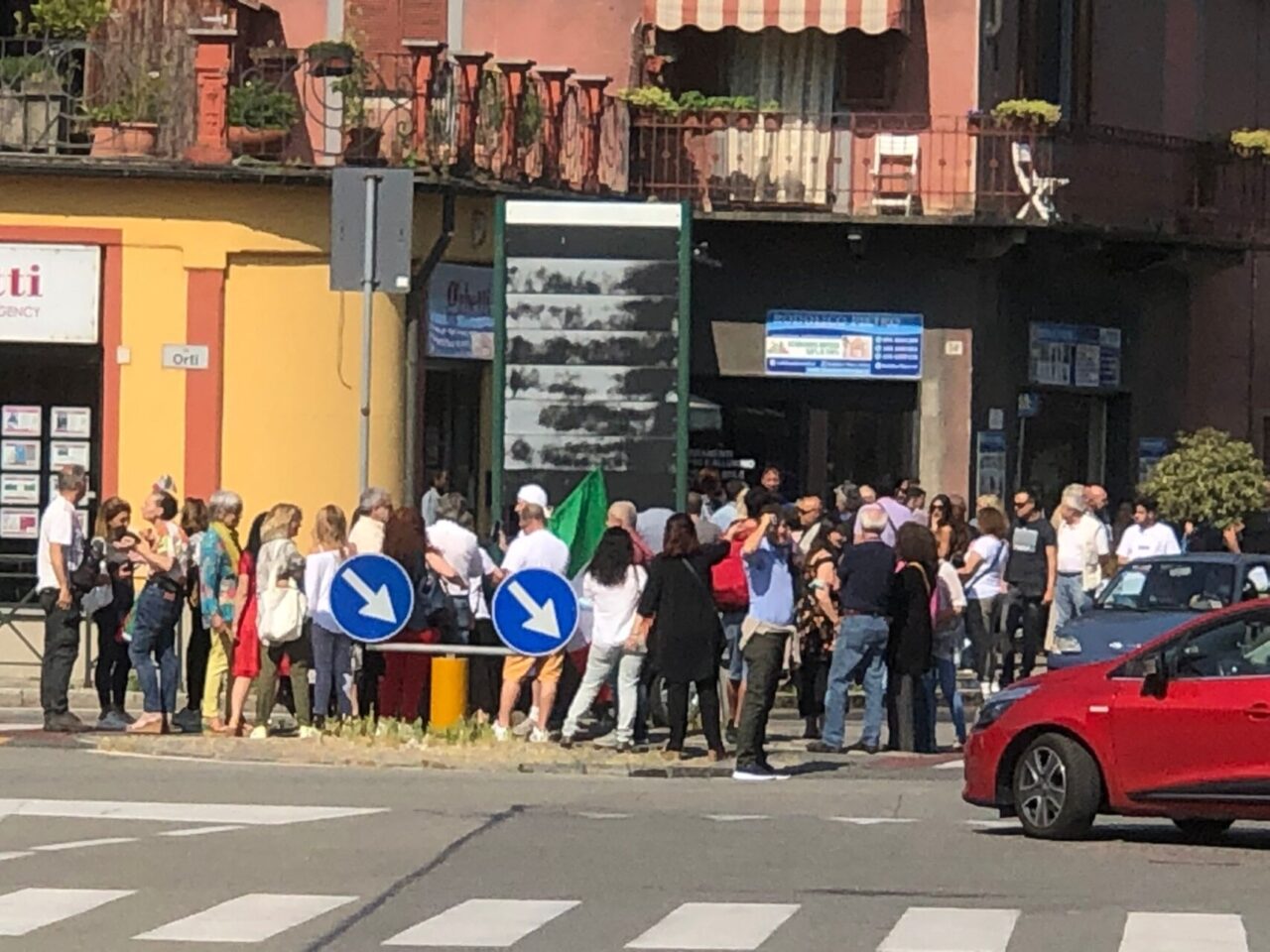 Torteria di Chivasso, si ritrovano no vax e negazionisti