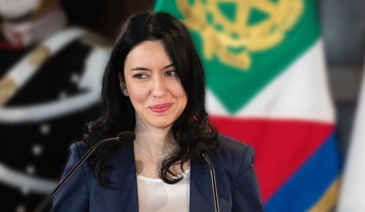 La Azzolina non fa pace con l’odontotecnico torinese che l’ha offesa