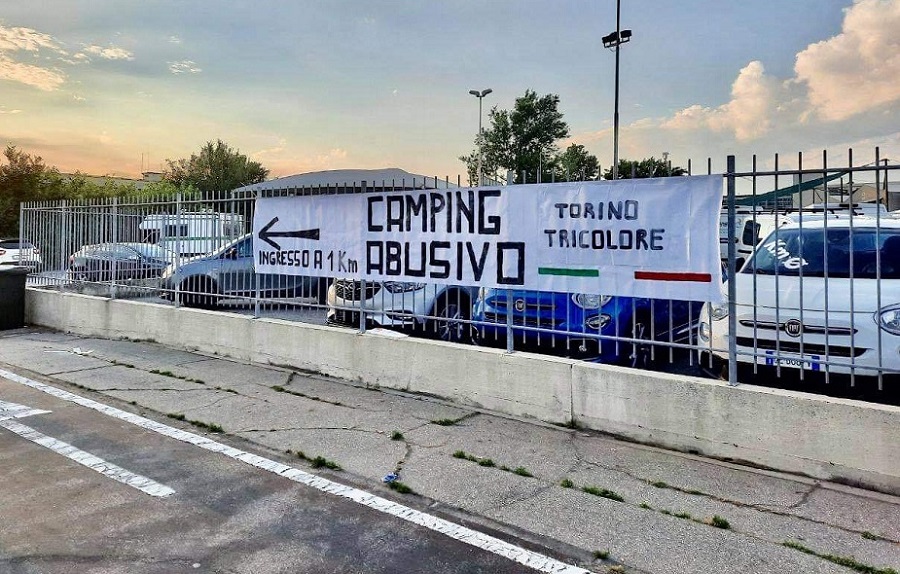 Campeggio abusivo dei rom al cimitero: la protesta di Torino Tricolore