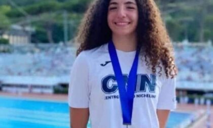 Giulia verso le Olimpiadi: la novella Pellegrini nuota in vasca a Nichelino