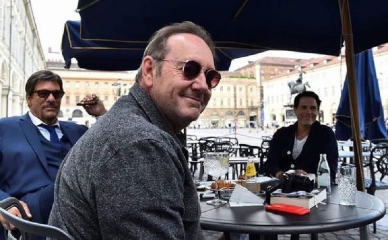 Kevin Spacey a Torino per una Masterclass, sarà il primo incontro dopo l’assoluzione