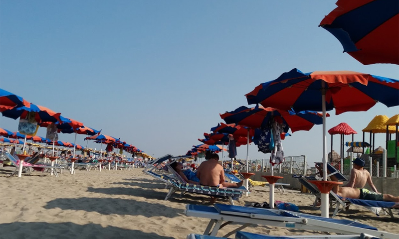 Una 80enne torinese muore in spiaggia, due cardiologi in vacanza non riescono a salvarla