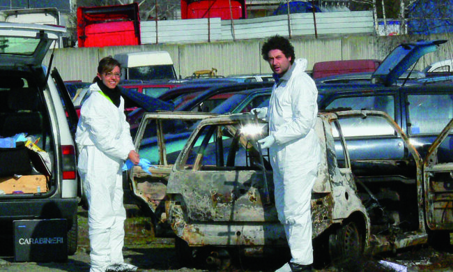 Corpo carbonizzato in auto: due drammatici precedenti